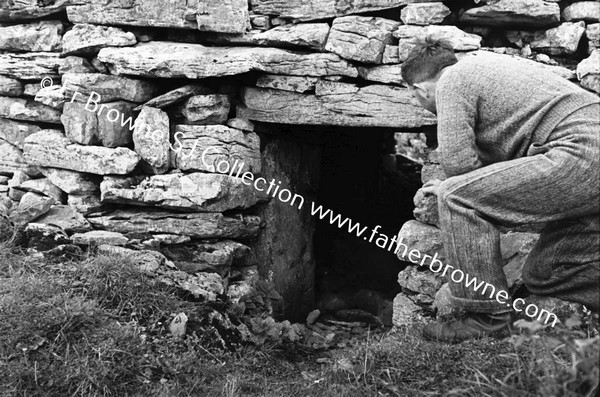 THE SEVEN CHURCHES (B) TEAMPUL A PHUILL  DUN ONAGHT  CROSS FRAGMENTS ARRANGED BY MISS STOKES  CLOGHAUN NA CARRAIGHE  CORNAU NEAR KILRONAN